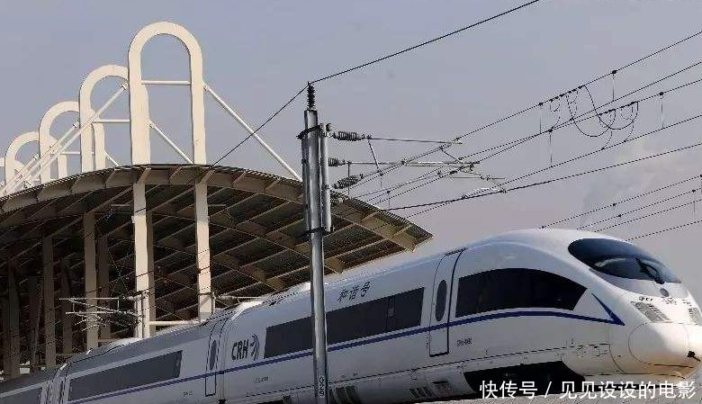 为什么火车轨道下要铺满了碎石头，而高铁轨道却不用呢涨知识了