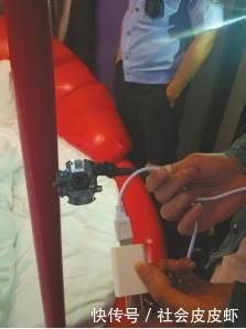 妻子对丈夫开玩笑说那有个摄像头，结果弄假成真，网友：神预言