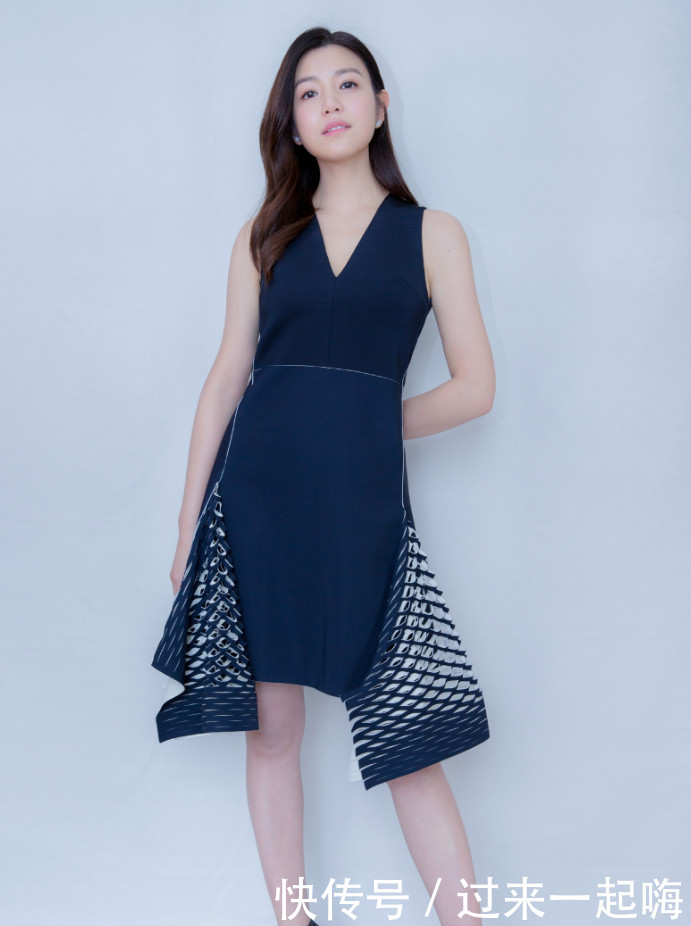 陈妍希这是发福了？白色短裤凸显“大象腿”，都是裤子惹的祸？