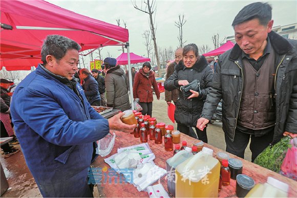  济南：济南“职业赶集人”图鉴：有的一年能收入20万，有的五天