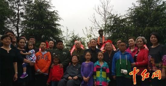 珍贵老照片，李敏、李讷、毛远新、毛新宇等毛家后人纪念毛泽民