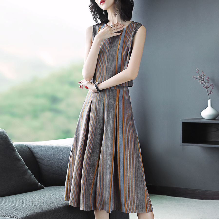 有一种阔腿裤套装,搭配尖头鞋,比连衣裙还好好看百倍