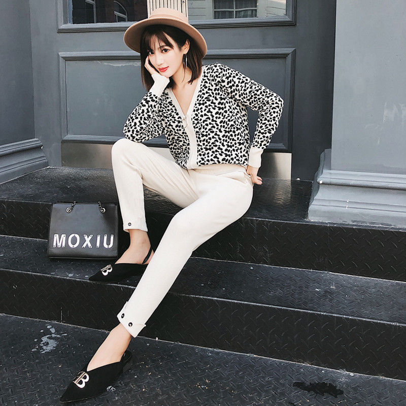 被秋天的老婆惊艳到了!身着衬衫衫，不减肥都显瘦，美出新高度