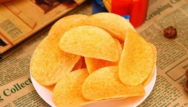 「薯片就」薯片不是土豆片做的?看完整个制作过程,网友:原来我们被骗了