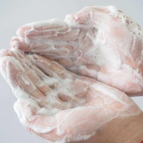 牙膏加白糖，早上洗洗脸，斑点如雨下，七天皮肤白白嫩嫩