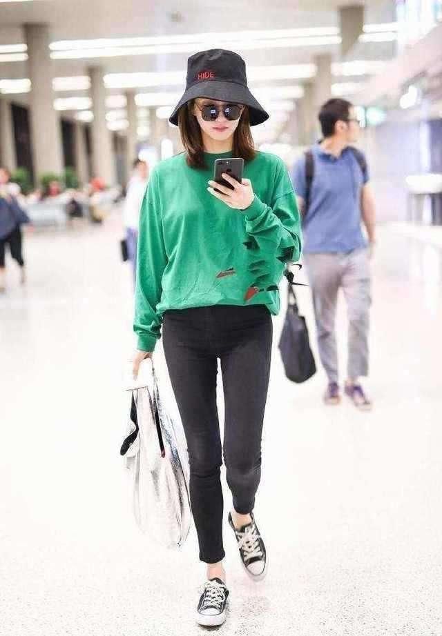 看了江疏影的腰，男人都要怀疑人生，网友：难怪32岁还单身！