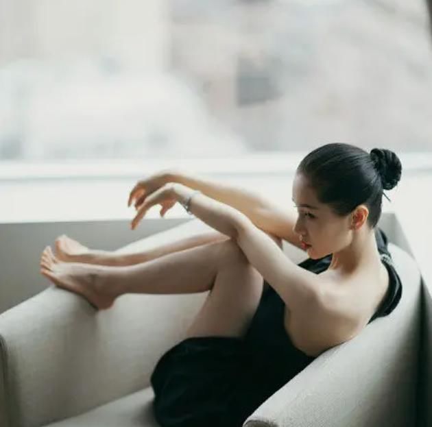 王子文的头型比刘亦菲还优越!圆头高颅顶,是头