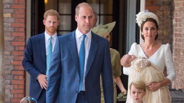 凯特王妃以白玫瑰致敬戴安娜，戴妃香消玉殒，无缘亲眼见到孙子！