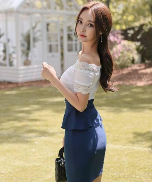 女神搭配，精致甜美的紧身裙美女，气质让人心扉荡漾！