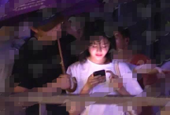 有内幕？郑爽新恋情曝光后，被水军抹黑“拿前任挡枪的白莲花”