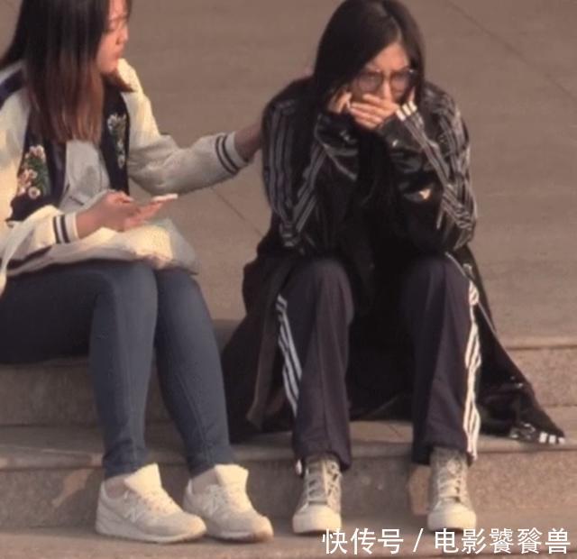徐冬冬去精神科看病?坐在医院门口痛哭流涕,她