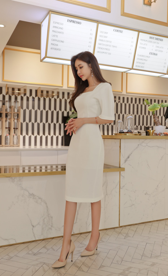 女神孙允珠，白绸玛丽皇妃花季皎月半袖裙