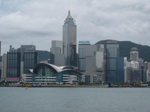 外交部驻港公署特派员： 当前香港事态的本质是有人企图颠覆特区