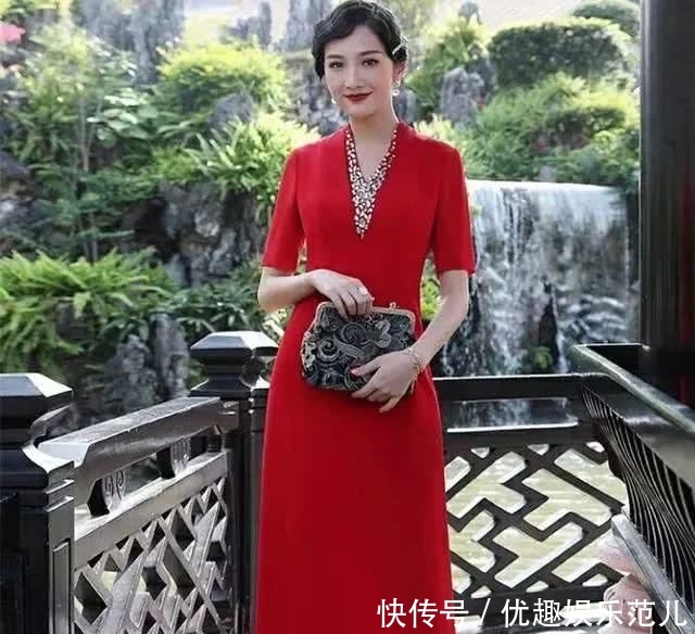 「女人」建议四十岁女人,早秋就穿这几款裙装,趁年轻赶紧美起来
