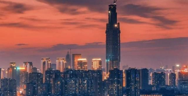 初始设计高636米的建筑，差点成我国最高建筑，可耗资300亿成烂尾