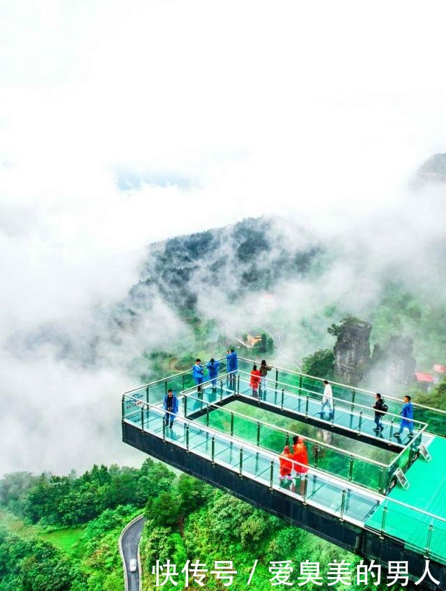 抖音上超恐怖的玻璃桥原来在这里，去过游客都表示后悔，你敢玩吗