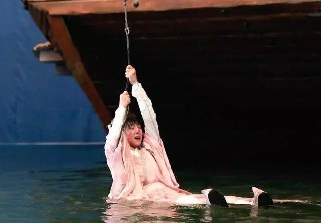 赵丽颖被造谣脑血栓，停工背后另有原因?网友感慨下一个就是热巴