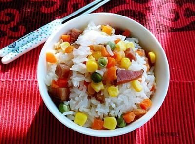  「技巧」好吃的不得了的腊肉焖饭，不费精力技巧，有菜有饭带去上班很方便