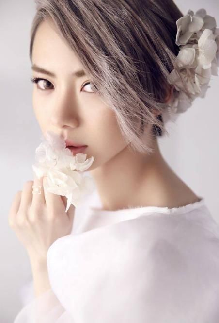 『 高成』将腿弯成菱形,网友:这得高成啥样才能办到?,戚薇为了秀鞋子