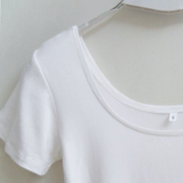 身材火辣的女人别穿连衣裙,瞧这紧身时尚T恤,凉爽又性感