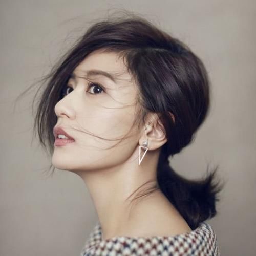 『中年』贾静雯藏不住的“中年走形”，未修图皱纹明显，身材走样腰腹臃肿