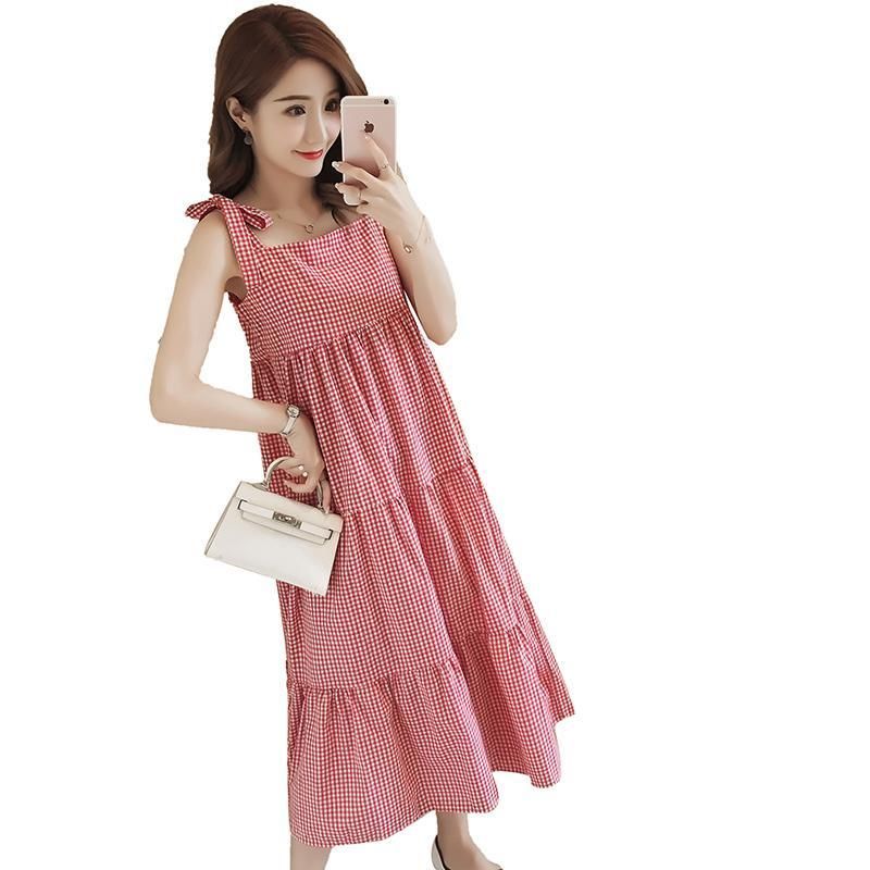 火爆夏季的波点裙，70后阿姨穿上身也毫无违和感，显得人更美