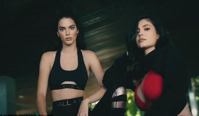 卡戴珊两小妹又一次同框，这身材，这颜值，简直是男人的梦想