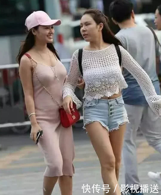 街拍:海纳百川,有容乃大。小姐姐诠释的非常到位!