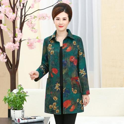 时尚减龄的妈妈装,在这寒冷的秋天,给妈妈一份温暖,好看显瘦