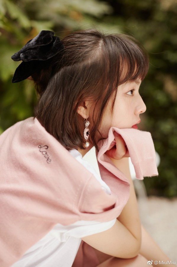 看《天坑鹰猎》，帮王俊凯挑选女朋友