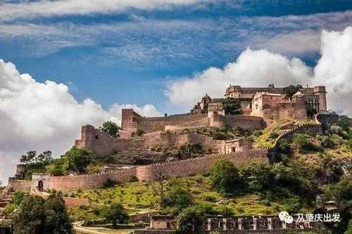 长城不是只有我们国家才有,就在我国旁边也有一条,而且建造花费