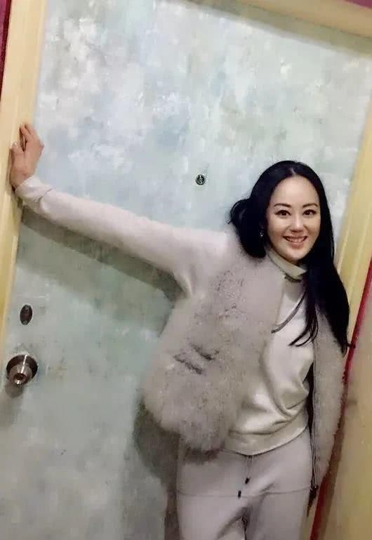  「朋友们」4岁逛连卡佛，13岁成香奈儿常客，她才是初代白富美