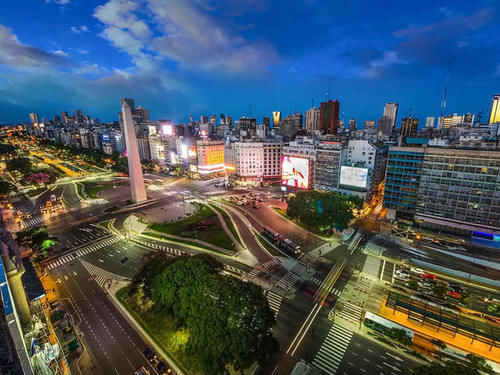 世界上最宽的车道，宽148米有18条车道，却越还来越堵！