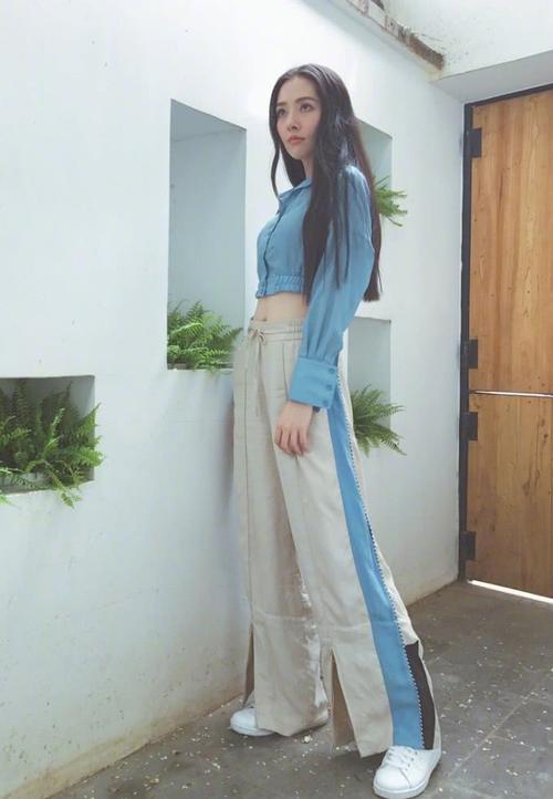 郭碧婷的气质太好了，将黄裙穿出了高级感，是一个小仙女没错了！