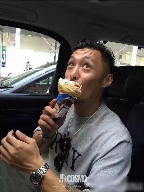 手腕上挂着一百万是什么感觉？鹿晗关晓彤知道