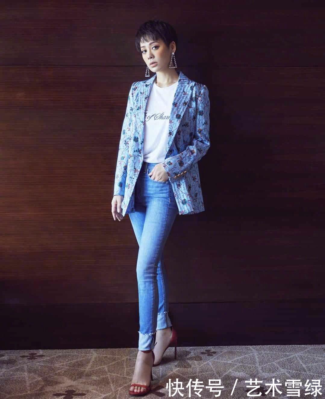 45岁的宁静真敢穿，大露丰腴的上围，网友：刘嘉玲都没你敢穿