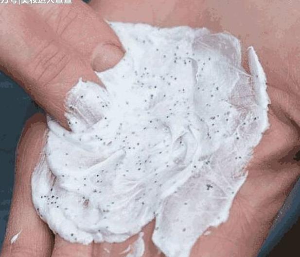 毛孔粗成坑到处都是洞,每天睡前坚持1件事,紧缩毛孔又小又细