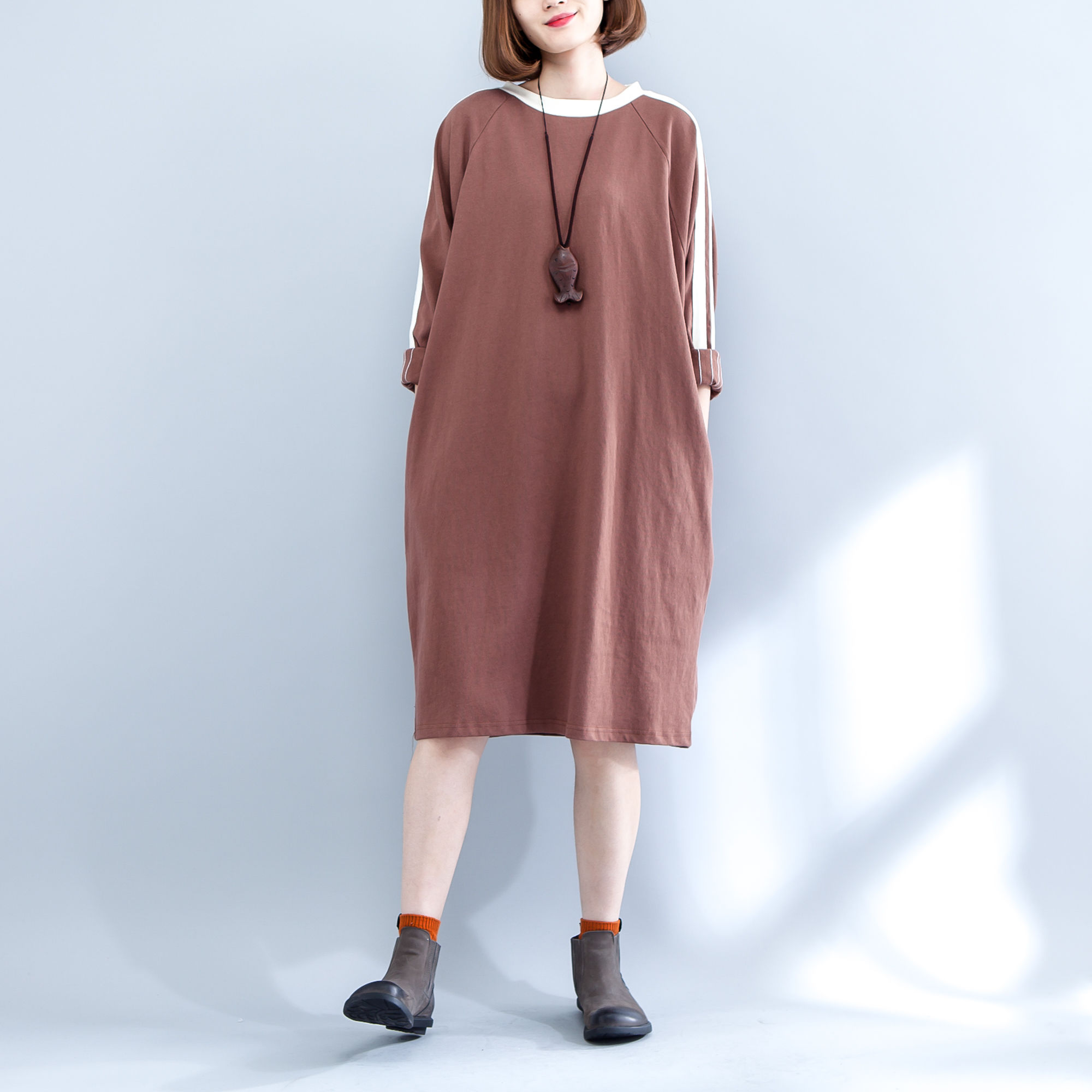 别再穿连衣裙了!现在女人流行这样穿，看看吧，一个比一个年轻