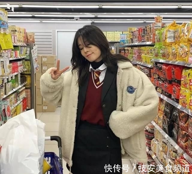 『时髦』衬衫+小高领的搭配=开春最流行的穿搭!