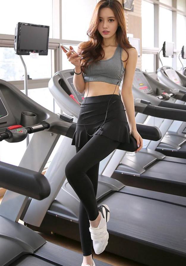 新颖个性的打底裤美女，塑造美丽形象，让人百看不厌！