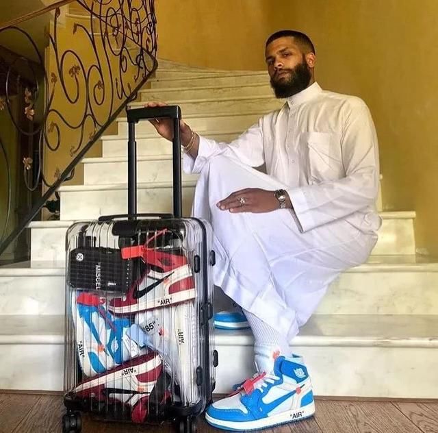 宋茜1次秀5个大牌包？2万块透明行李箱成明星“带货广告箱”！