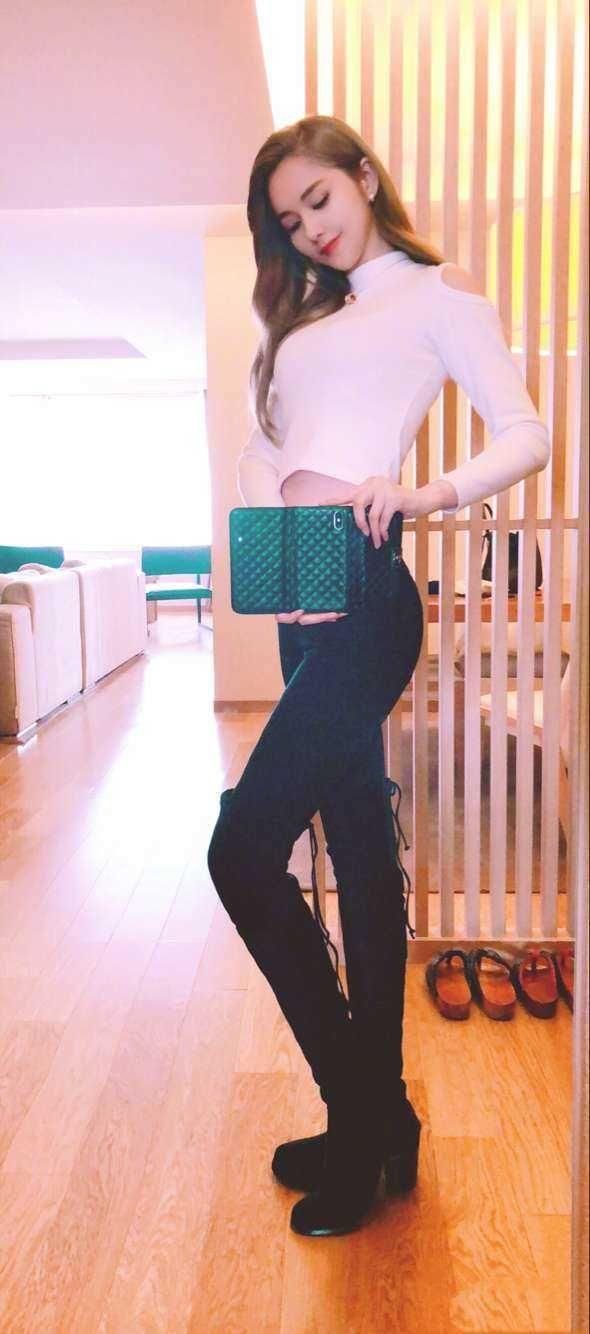 蓝燕不愧为西方媒体中的“东方美女”，颜值身材都完美到让人嫉妒