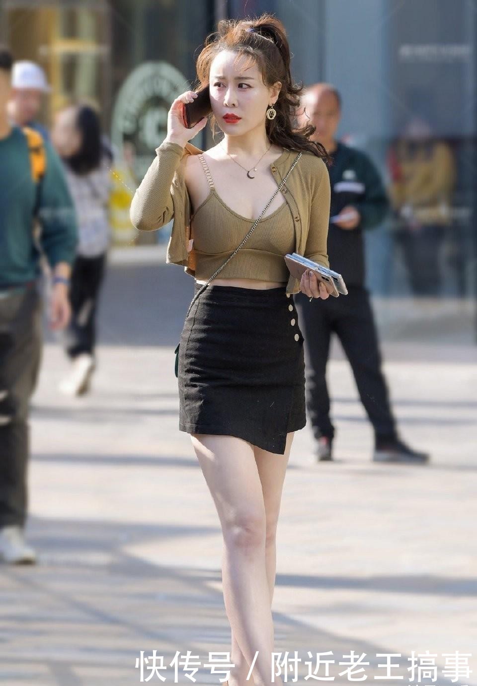 「迷人」轻熟韵味的女性总是迷人的,个人比较喜欢的类型!