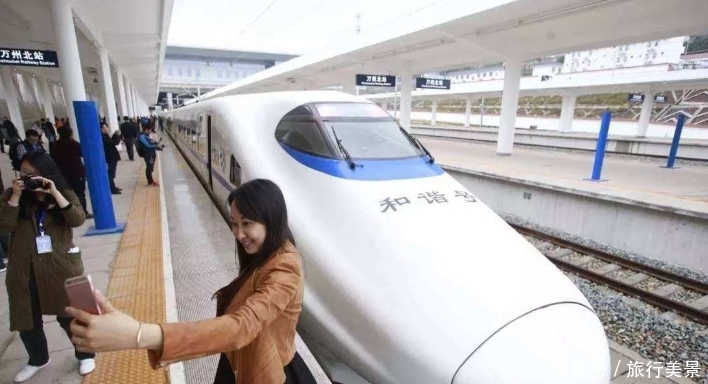 高铁司机一人全程不能离开驾驶室，洗手间怎么去？得知真相脸红了