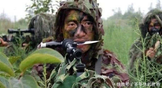 特种兵执行任务用嘴咬着匕首,被质疑是装酷行为真实情况太打脸！