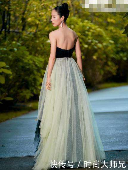 江一燕现身发布会, 裙子太紧显尴尬, 网友: 就不能换大一号的?