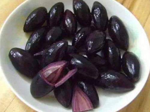 农村这种树，果实不值钱，果核是稀罕物，一斤5000元成稀罕货