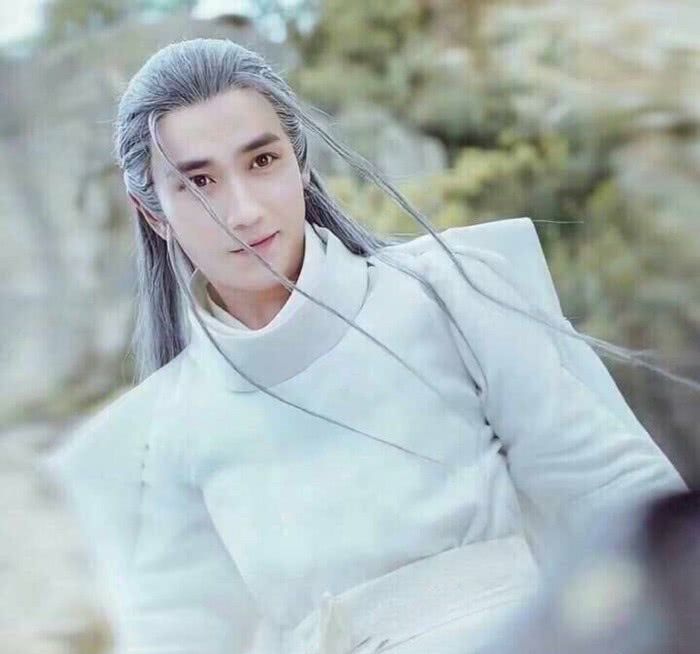 『朱一龙』男星白发造型：朱一龙邪魅，马天宇俊美，而他帅成所有人的师尊