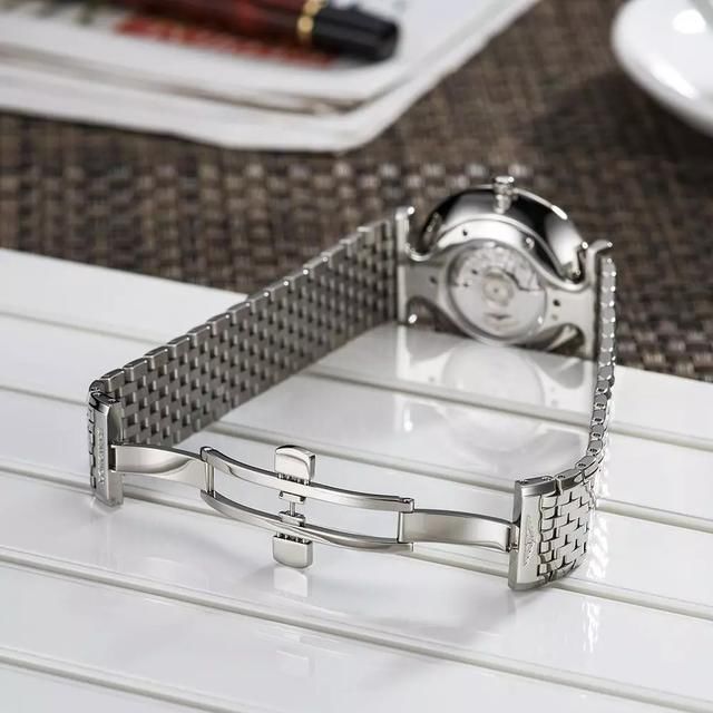 自从戴了这款表,女友总是拉着我的手不放