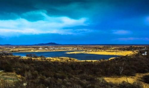 出门就是海，可就是摸不到！这可能是中国最憋屈的一座城市了吧？